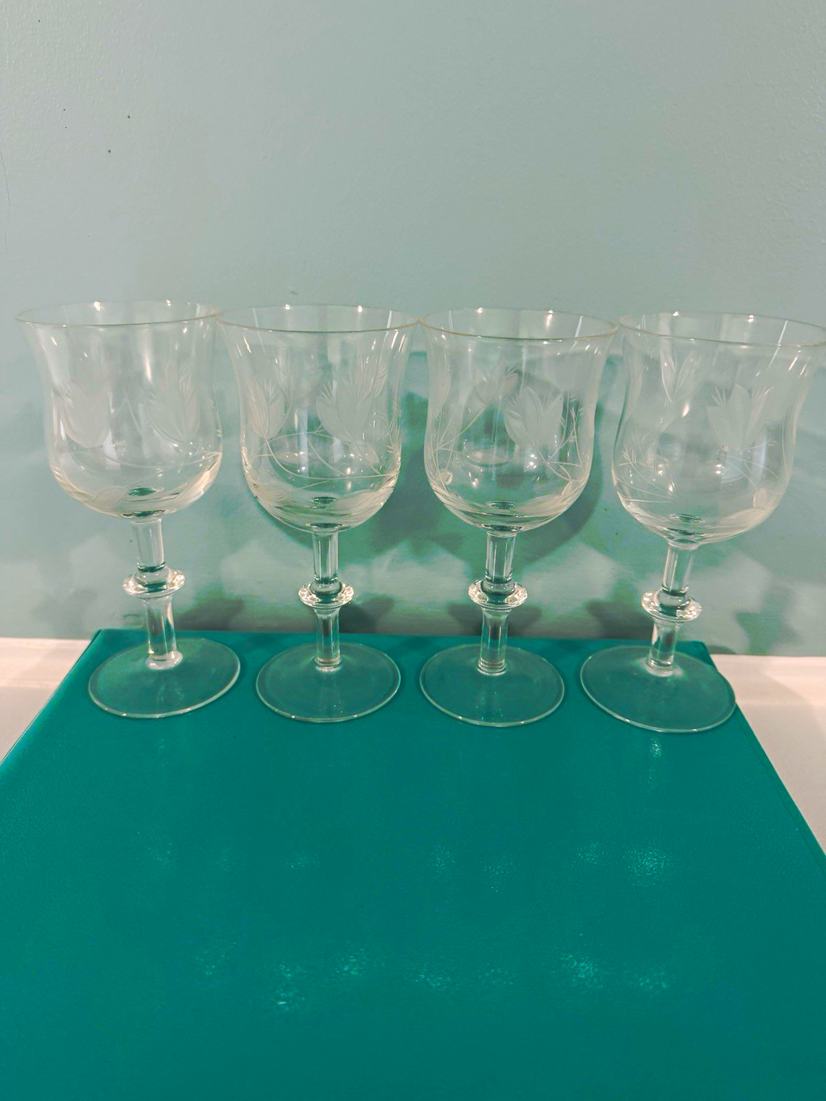 Set of 4 Clear Etched Leaf Stemmed Wine Glasses Floral Pattern
