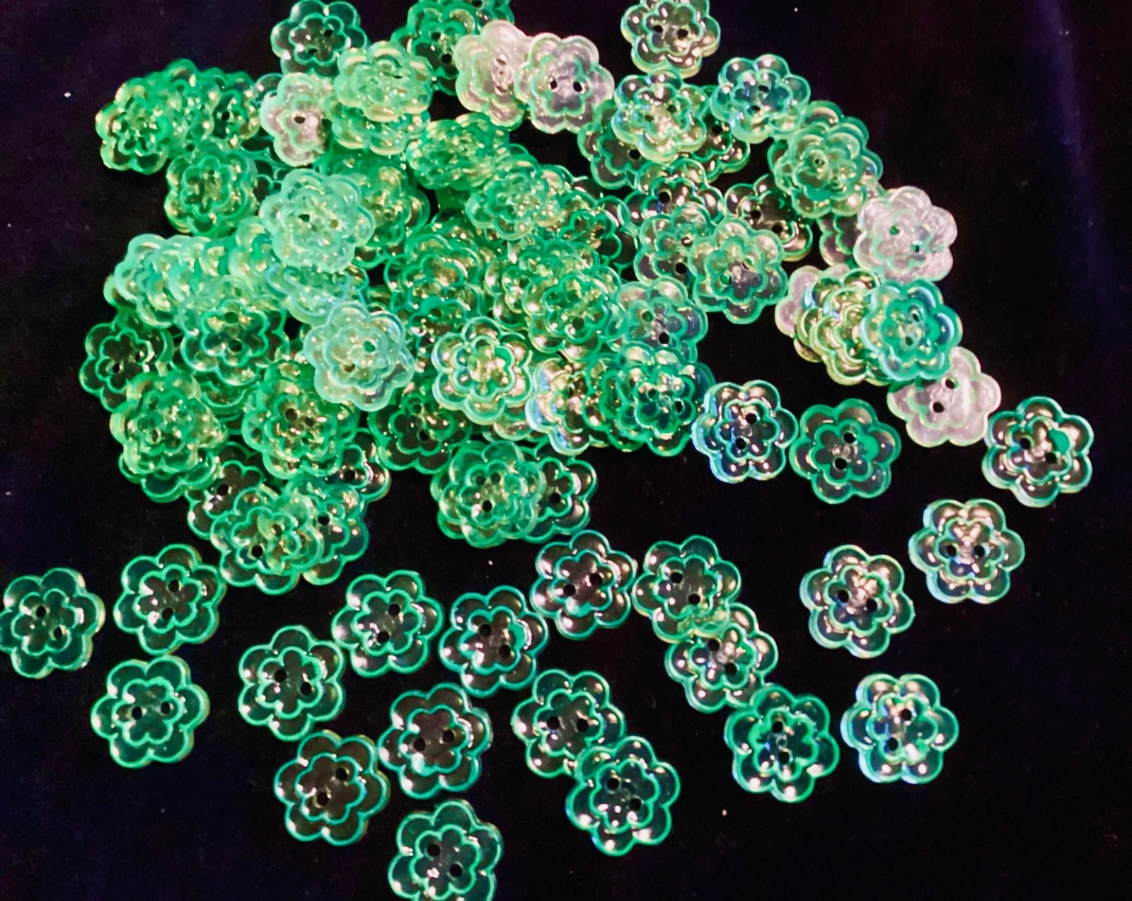 (100) Vtg.-DECORATIVE-GREEN & CLEAR BUTTONS~.75”-Sewing~Button Lovers-Jewelry