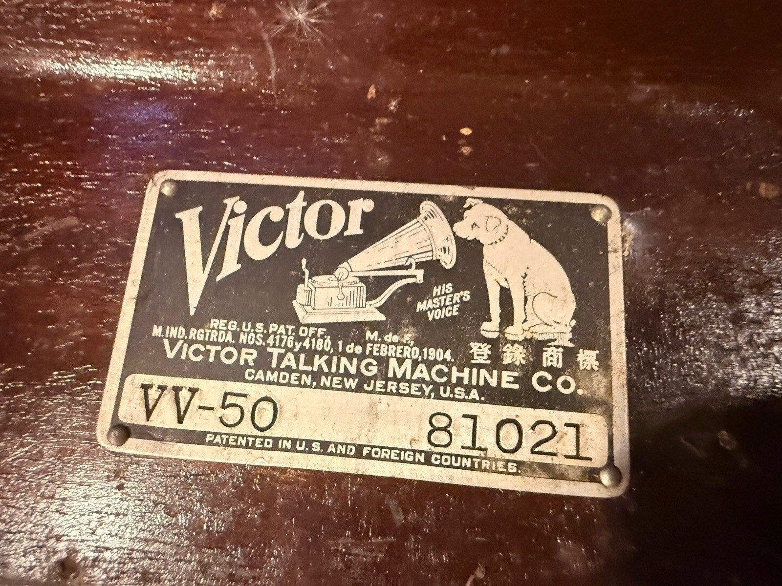 Victor Phonographs Victrola Talking Machine Co. Portable Phonograph Model VV-50
