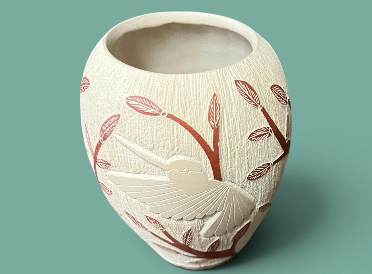 Mata Ortiz Pottery Artisan Melissa Tena Quintana Hummingbird Floral Vase Mexico Mata Ortiz Pottery Artisan Melissa Tena Quintana Hummingbird Floral Vase Mexico