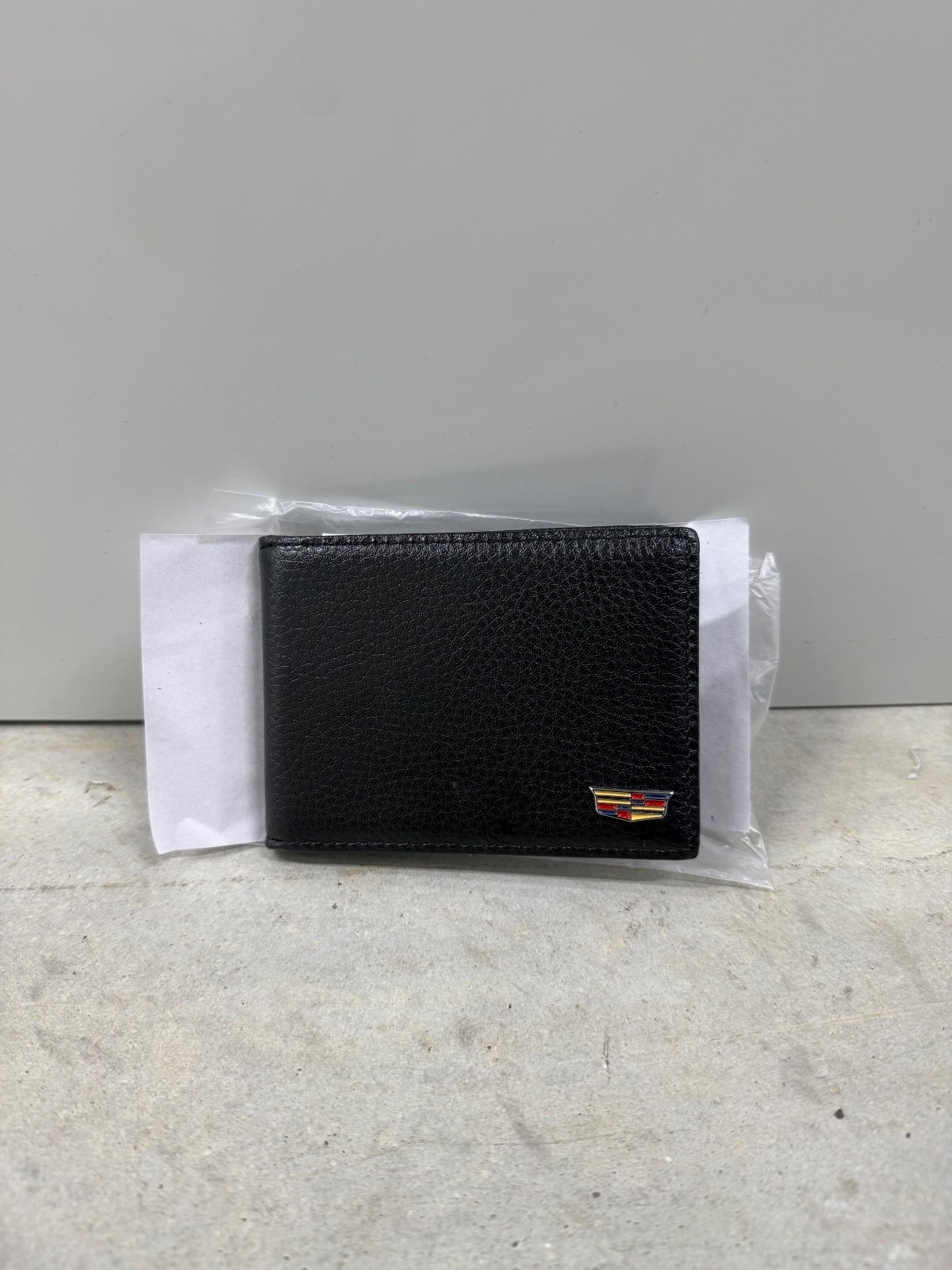Cadillac Black Pebbled Leather Men\'s Bifold Wallet With Emblem Logo brand new