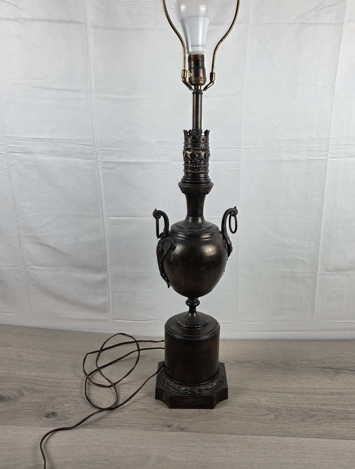 Vintage Frederick Cooper Chicago Brass Urn Table Lamp 80s To 90s Era Vintage Frederick Cooper Chicago Brass Urn Table Lamp 80s To 90s Era