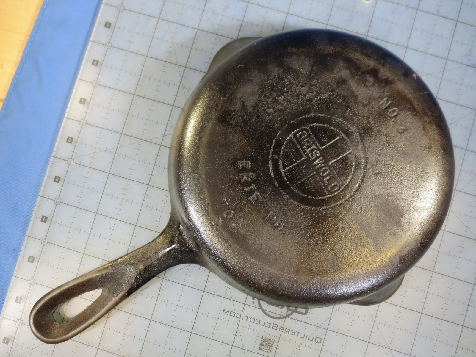 GRISWOLD No. 3 Cast Iron Skillet 709 D SBL  Erie, PA Double Spout Small Logo