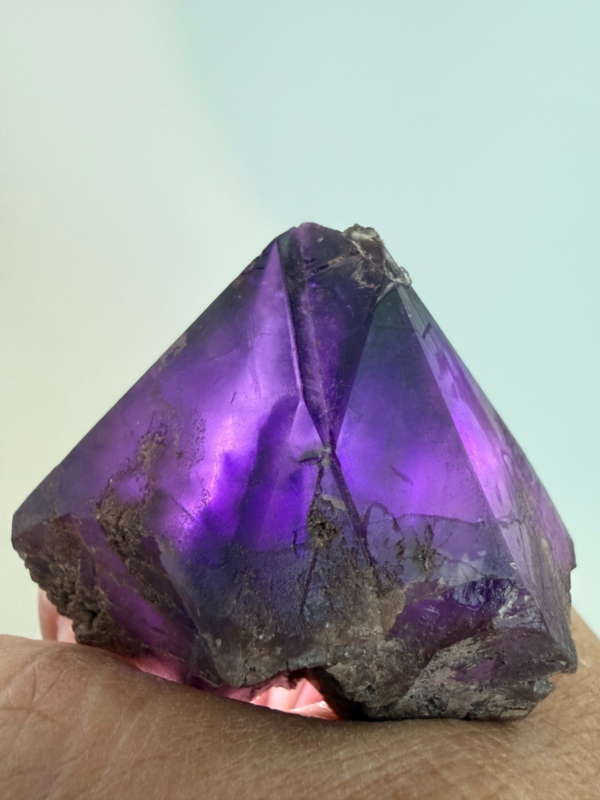 ATTN COLLECTORS Amazing Four Peaks Amethyst crystal w/ Blue Flash- WOW
