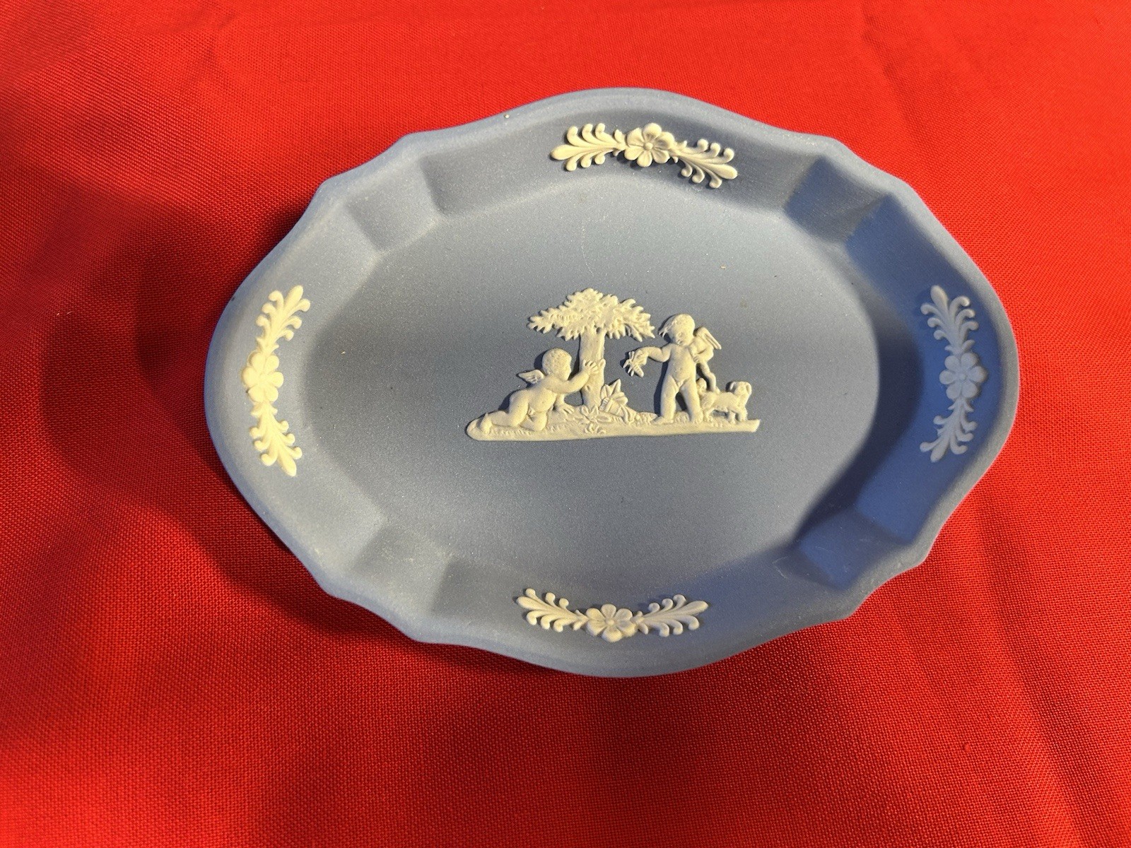 VTG WEDGEWOOD Cherubs Blue & White JASPERWARE Oval Trinket Dish 4.5” X 3” Inches VTG WEDGEWOOD Cherubs Blue & White JASPERWARE Oval Trinket Dish 4.5” X 3” Inches