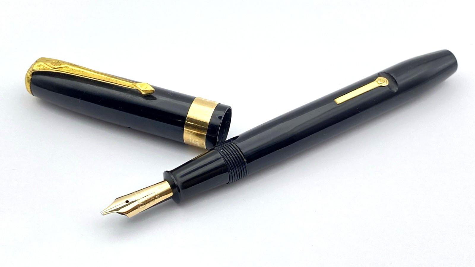 VINTAGE CONWAY STEWART 27 FOUNTAIN PEN IN BLACK RARE 14K GOLD STUB BROAD NIB