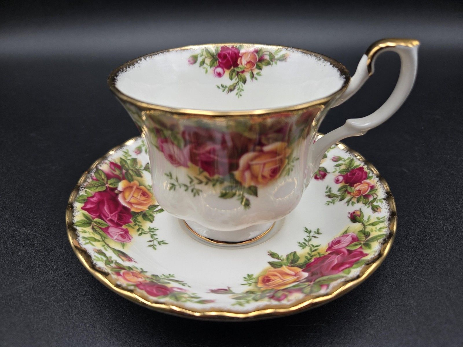 Royal Albert Old Country Roses Tea Cup & Saucer Bone China Multicolor Vintage