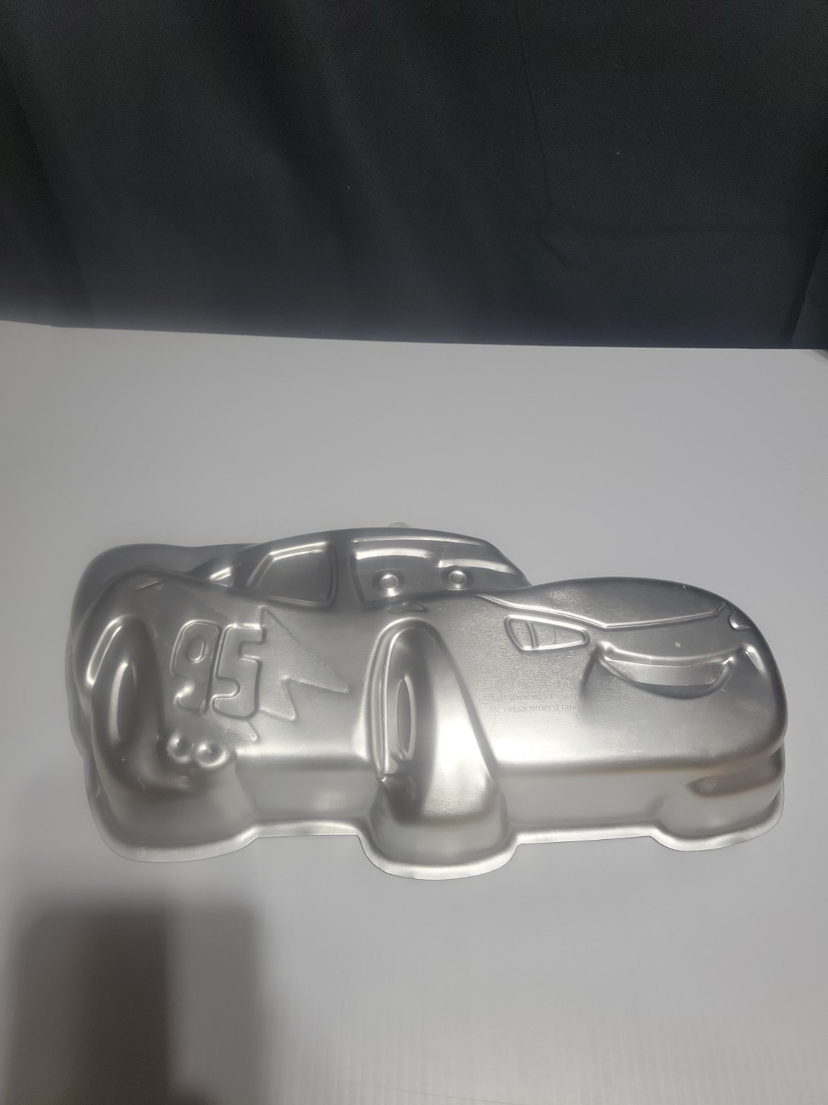 Wilton Disney Pixar Cars Lightning McQueen Cake Pan Mold Tin 2105-6400 Wilton Disney Pixar Cars Lightning McQueen Cake Pan Mold Tin 2105-6400