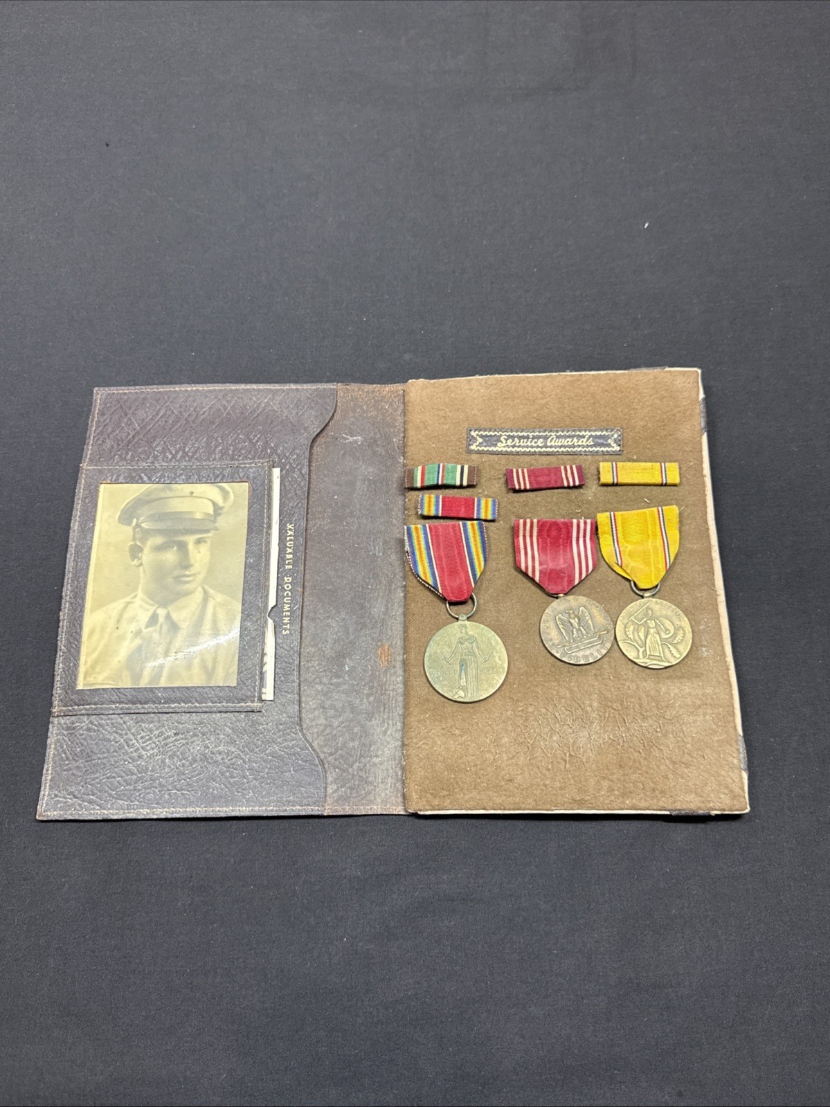 WWII Leather Discharge Folder With Photo And Medals/ribbons
