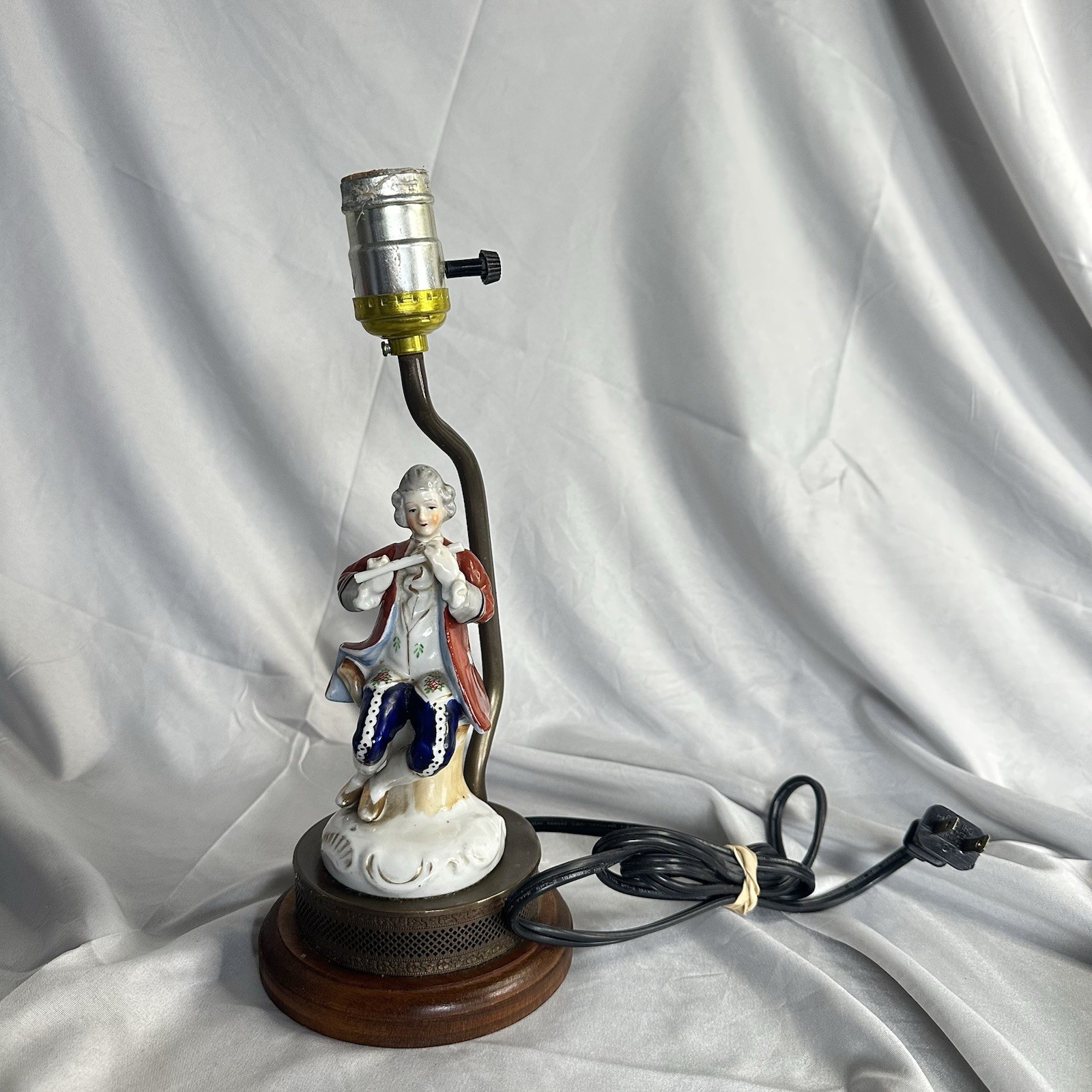 Vintage 1940s Occupied Japan Porcelain Vanity Lamp Musician Figurines Victorian