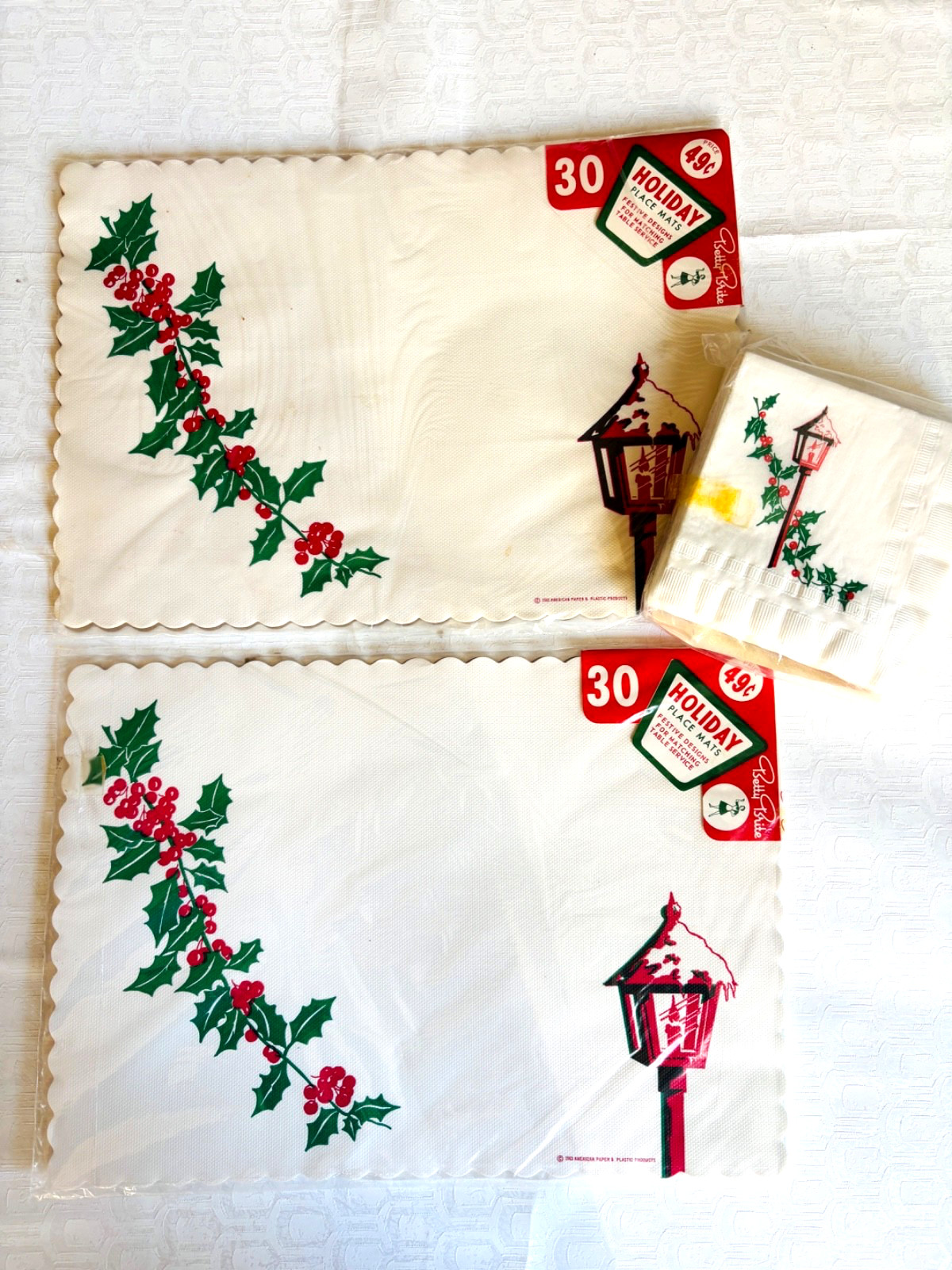 NOS VTG 60'S BETTY BRITE HOLLY&LAMP POST CHRISTMAS 2X30 PAPER PLACEMATS&NAPKINS