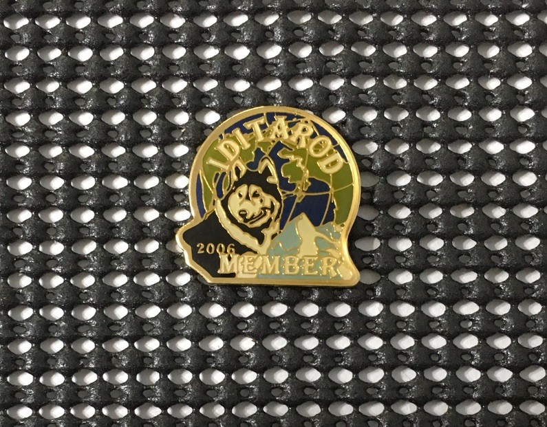 Vintage IDITAROD MEMBER 2006 Trail Dog Sled Racing Alaska Lapel Hat Pin