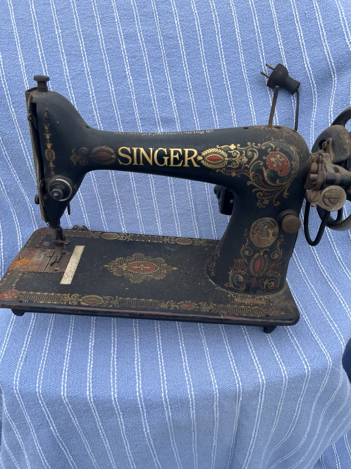 Singer RED EYE vintage sewing machine Model 66 1922 W Accessories For Parts Singer RED EYE vintage sewing machine Model 66 1922 W Accessories For Parts