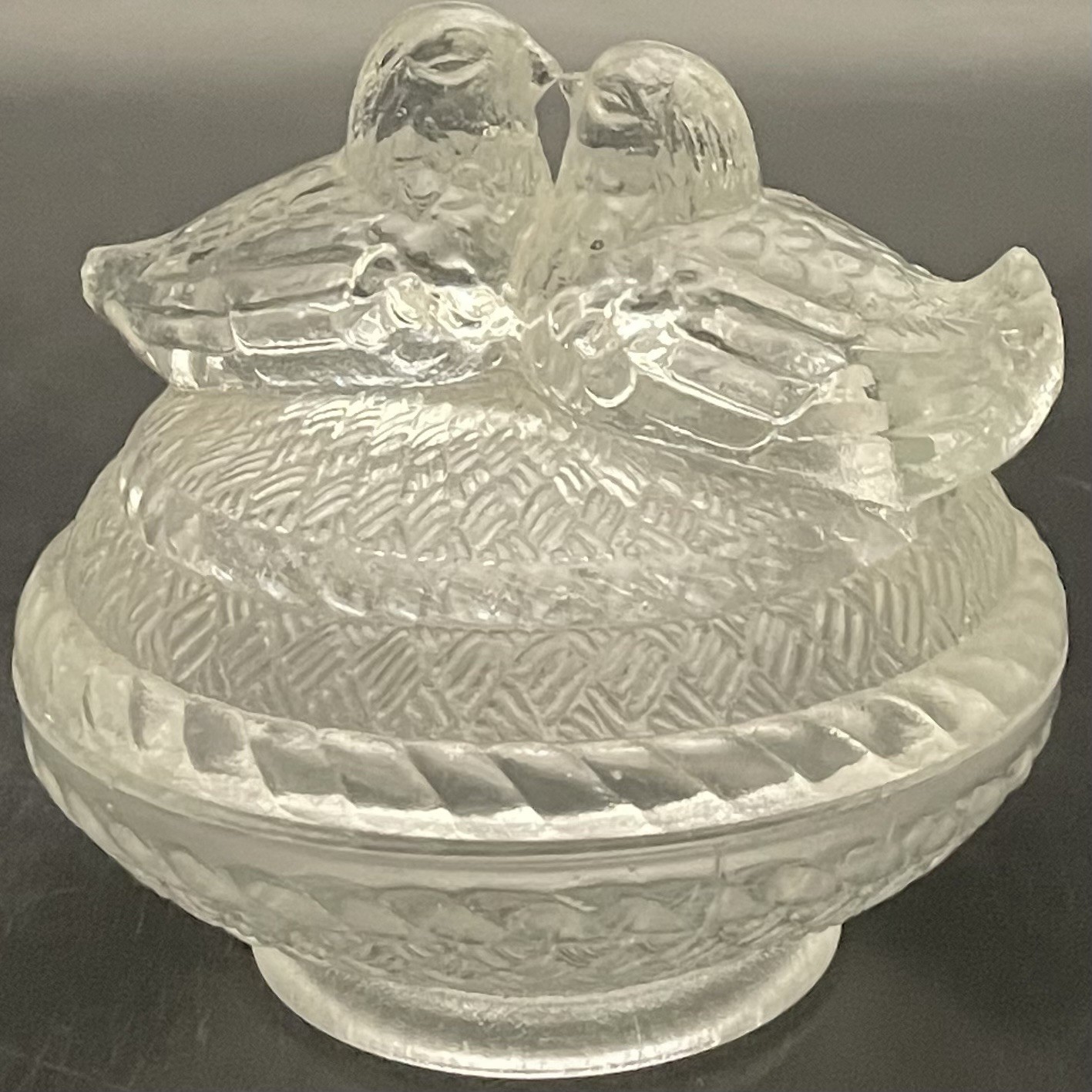 Westmoreland Clear Glass Lovebirds On Nest Powder/Trinket Box c1940s USA 4.5\