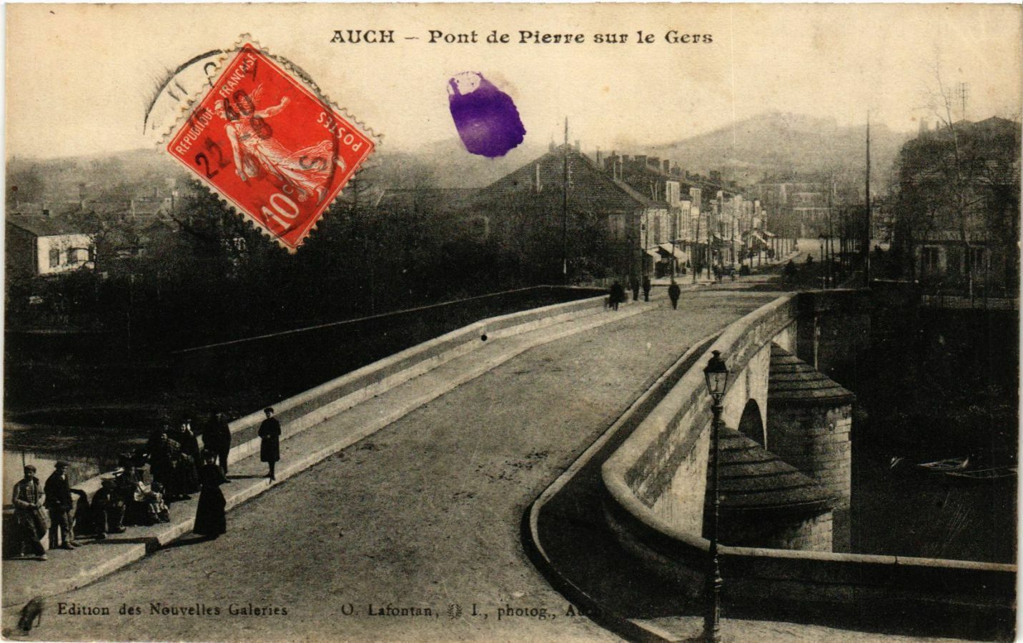 Old postcard Auch - Pont de Pierre sur le GERS (359749)