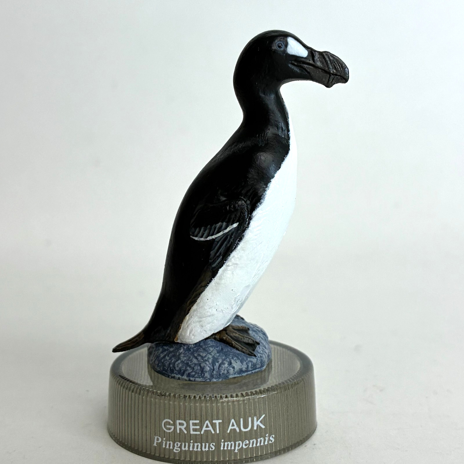 Kaiyodo Penguin\'s Lunch Bottle Cap Mini Figure S Great Auk import Japan
