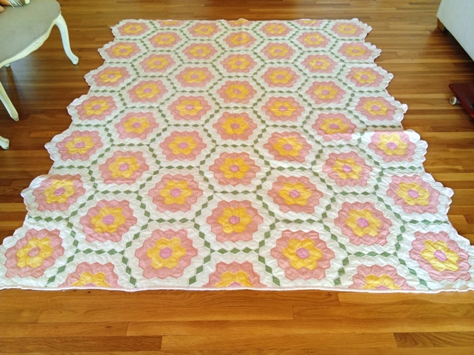 Vtg Grandmother’s Flower Garden Quilt Hand Pieced Stitched & Quilted 73