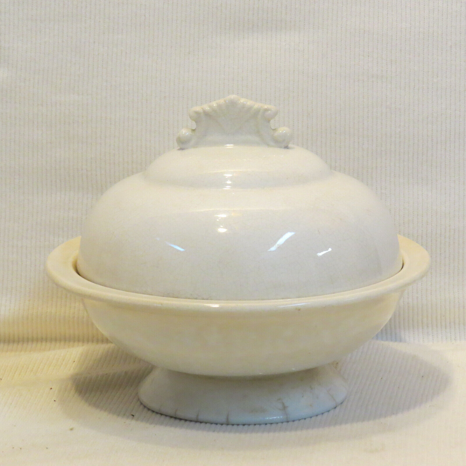 RARE Antique Homer Laughlin VICTOR WHITE Covered Soap Dish with original insert