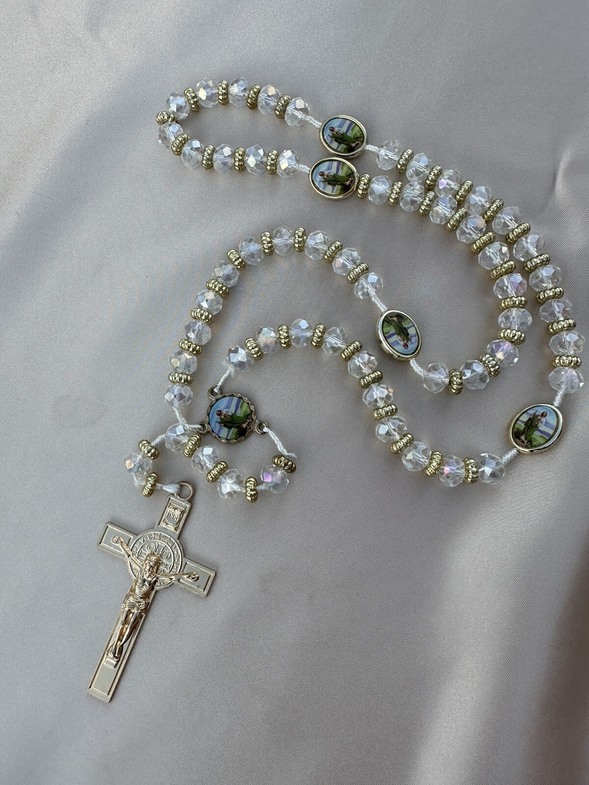 Rosario De San Judas Con Cuentas De Crystal Color Blanco Religioso