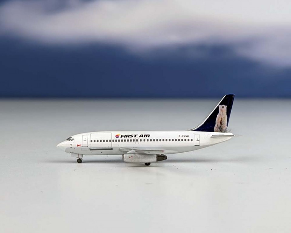 Aeroclassics AC411058 First Air Boeing 737-200 C-FNVK Diecast 1/400 Jet Model
