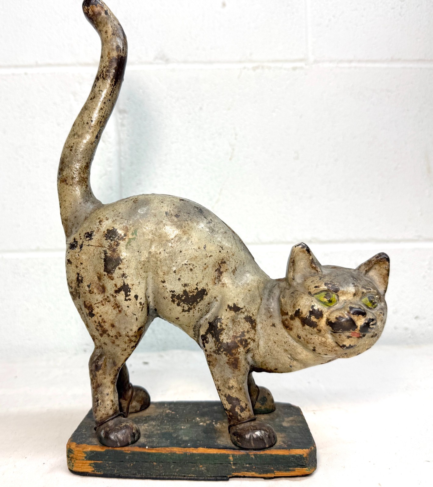 Rare antique 1920's Hubley Manufacturing Company heavy cast iron cat doorstop Rare antique 1920's Hubley Manufacturing Company heavy cast iron cat doorstop