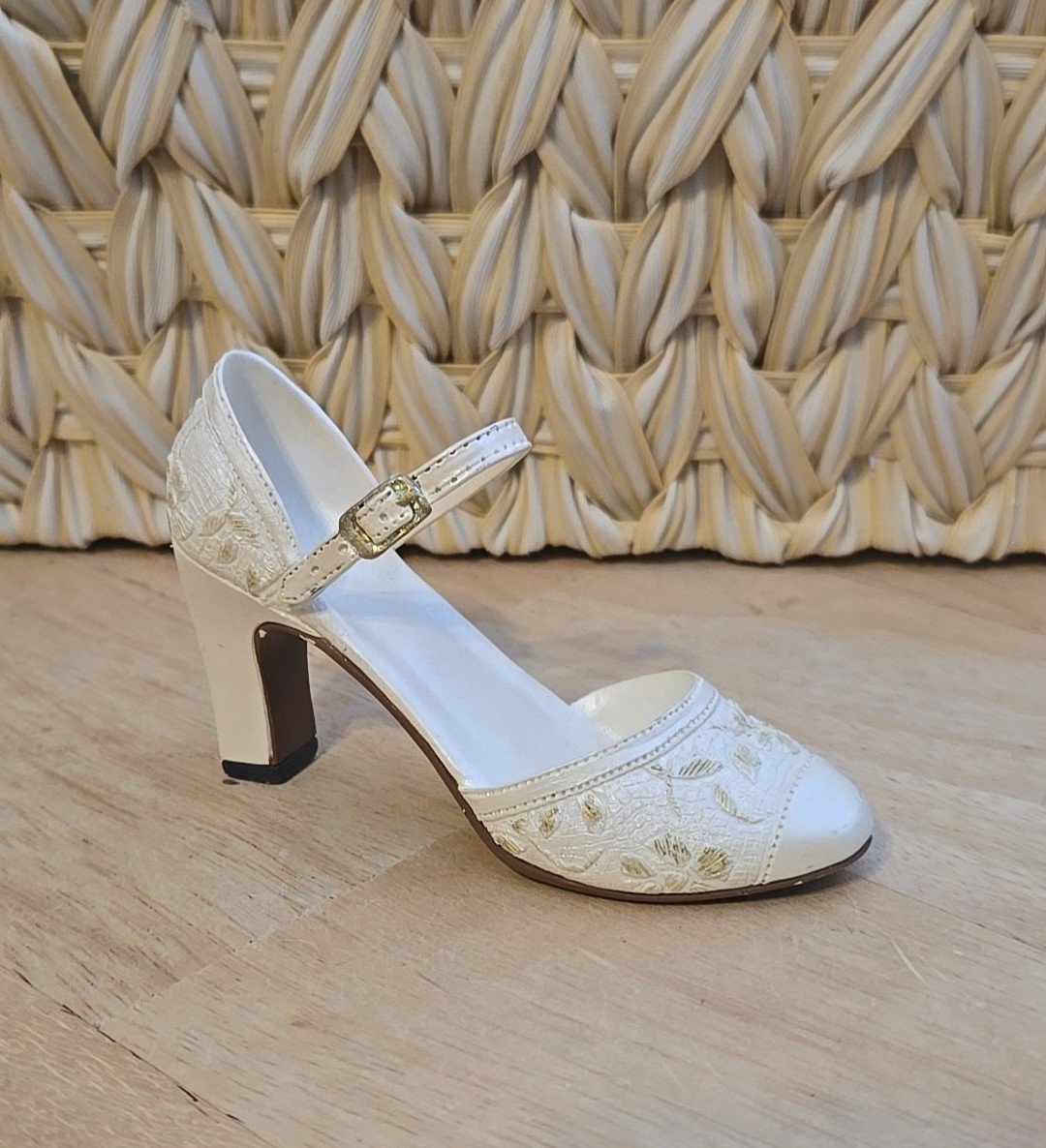 Vintage 1999 Just the Right Shoe Shower of Flowers #25026 Raine Figurine