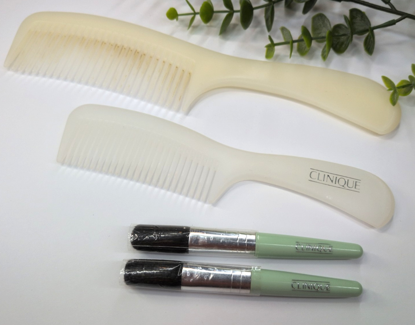 LOT 4🌿Vtg Clinique Hair Comb White Plastic Handle Silver Letters MakeUp Brushes