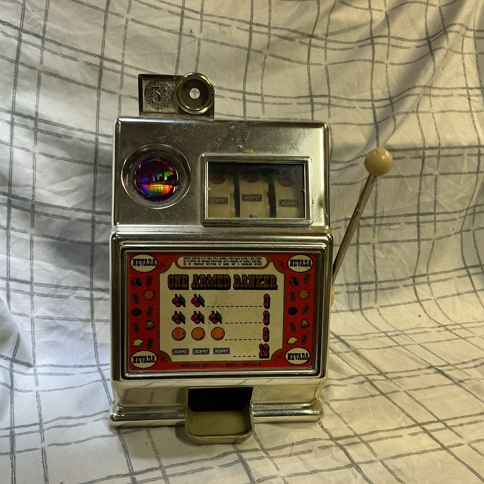 Vintage MEDLEY MFG. Co. Nevada One Armed Bank 5 Cent Slot Machine Toy