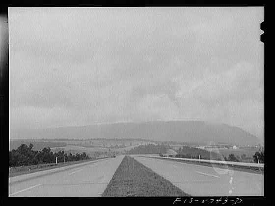 Photo:Pennsylvania Turnpike Pennsylvania 1950s Highway Roadscape