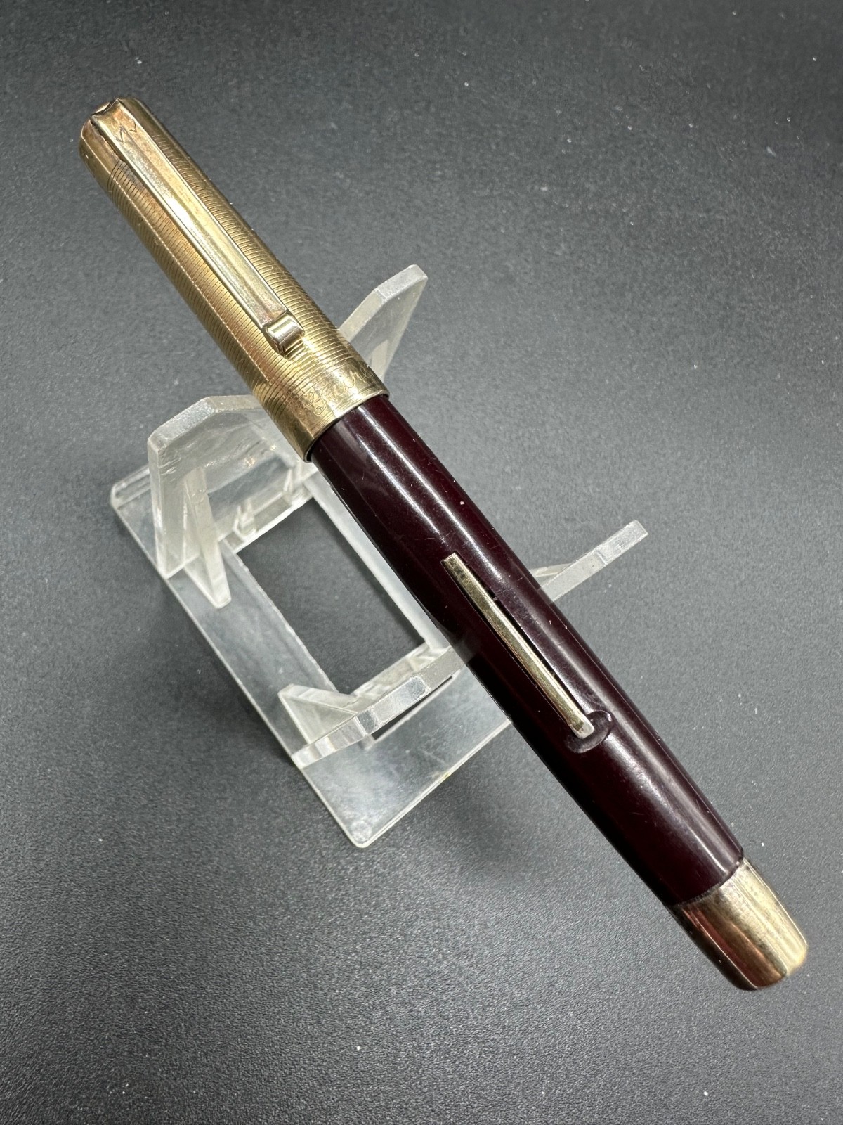 Vintage 5th Avenue Eversharp Burgandy Fountain Pen Vintage 5th Avenue Eversharp Burgandy Fountain Pen