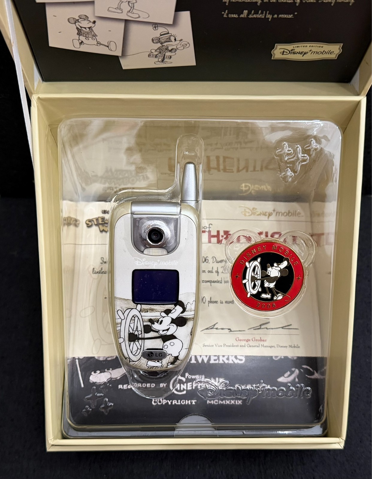 Disney Mobile Steamboat Willie Pin and Cell Phone Rare 2006 LE PP72585 NIB