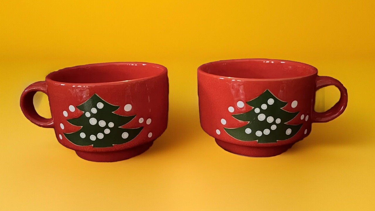 SET OF 2 CHRISTMAS TREE COFFEE TEA MUGS RED WAECHTERSBACH W. GERMANY STACKABLE