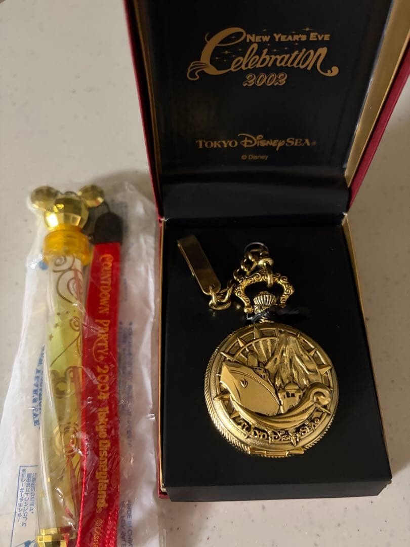 Tokyo DisneySea Countdown Party 2004 Pocket Watch & Light Stick Tokyo DisneySea Countdown Party 2004 Pocket Watch & Light Stick