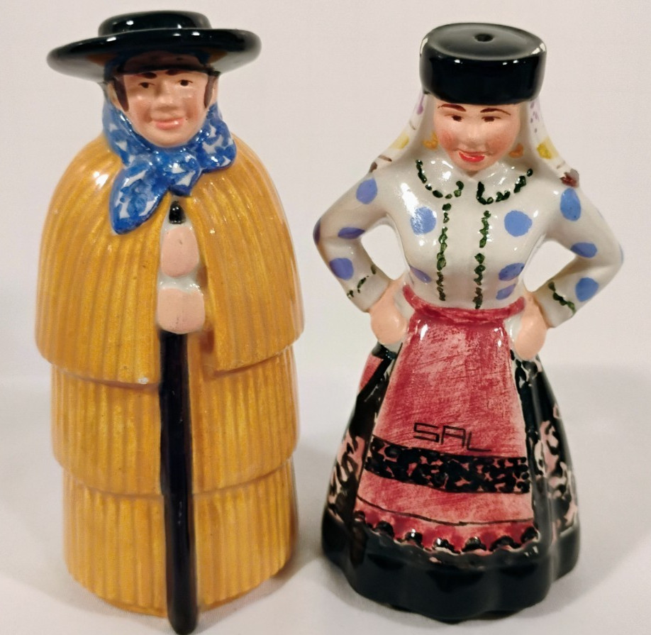 Vintage Folk Art Salt & Pepper Shakers from Pousada de Serem-Portugal *RARE* Vintage Folk Art Salt & Pepper Shakers from Pousada de Serem-Portugal *RARE*