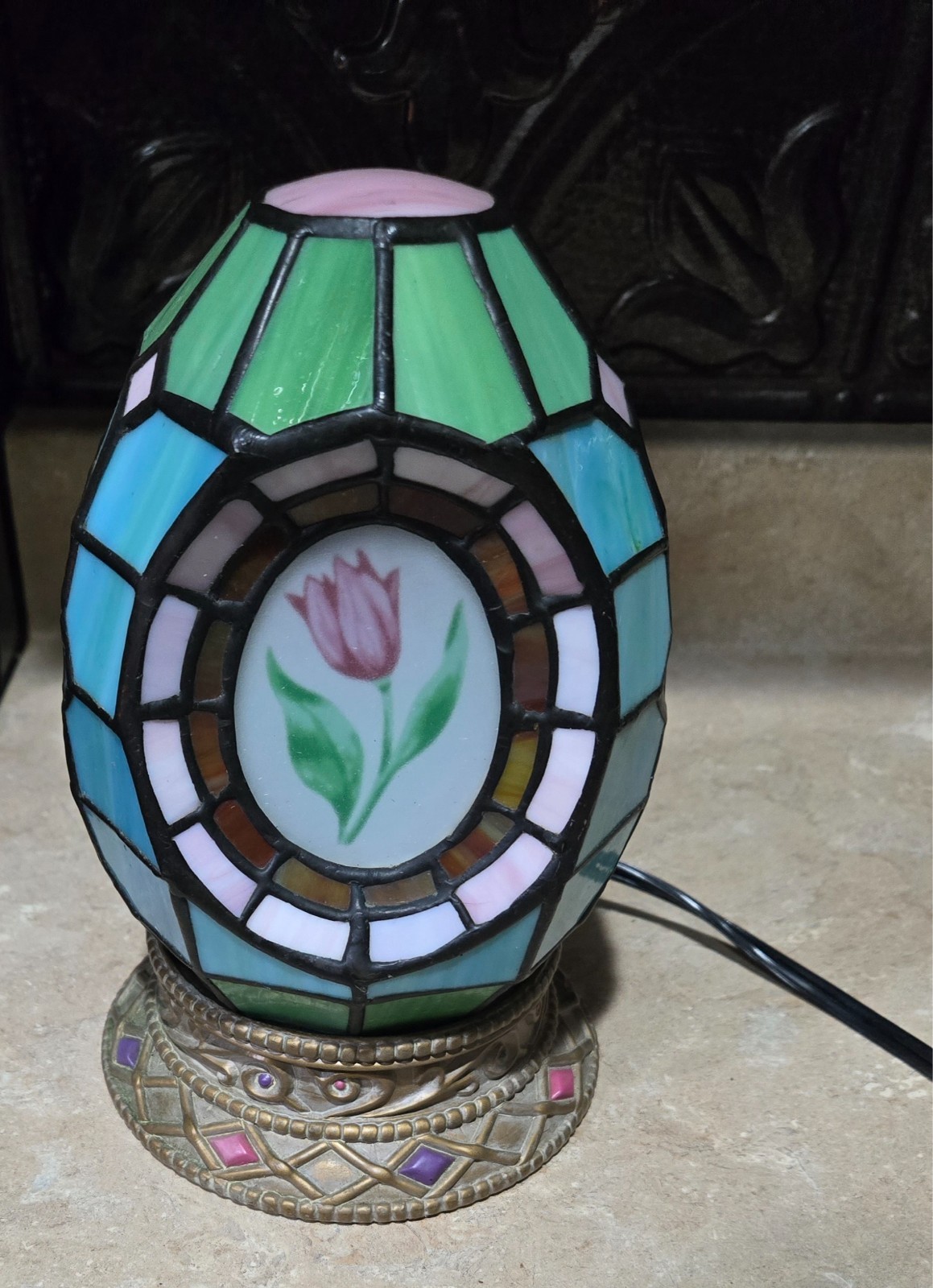 Vintage Style Cheyenne Stained Glass Tulip Accent Lamp Tiffany Style Light