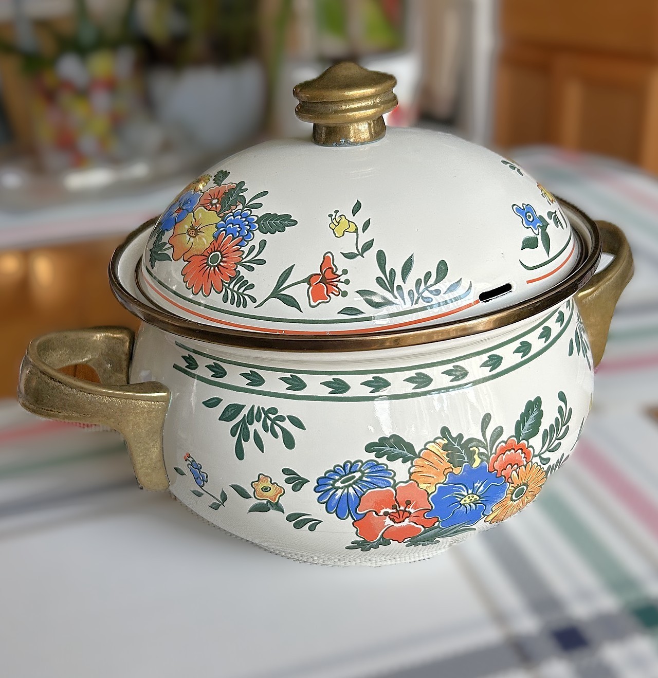 Vtg 2 Qt  M. Kamenstein Floral Enamel Casserole Pot W/Lid 1980 Brass Handles