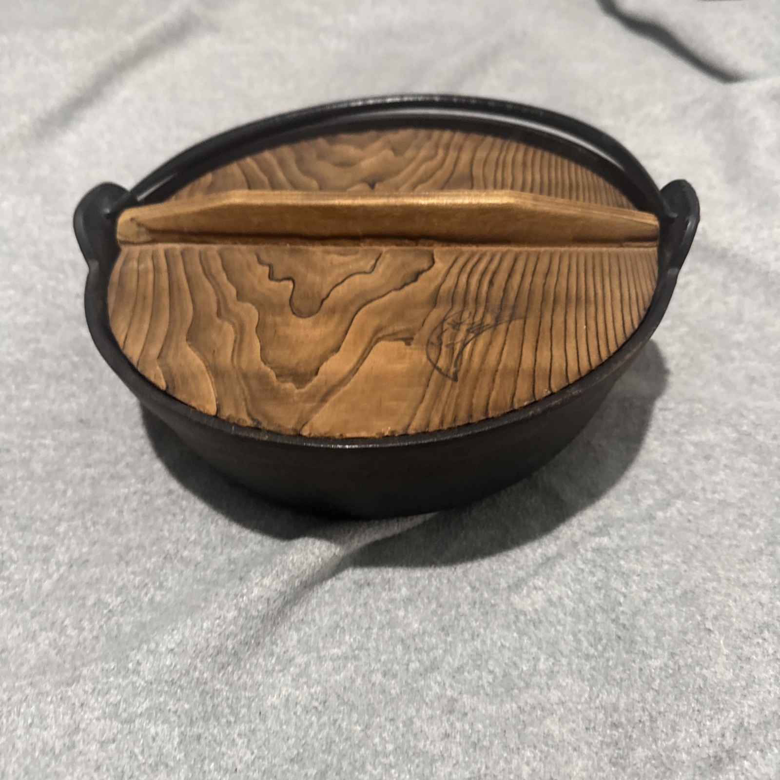 Vintage Japanese Oigen Nambu Ironware Cast Iron Nabe Pot w/ Wood Lid 9.5”