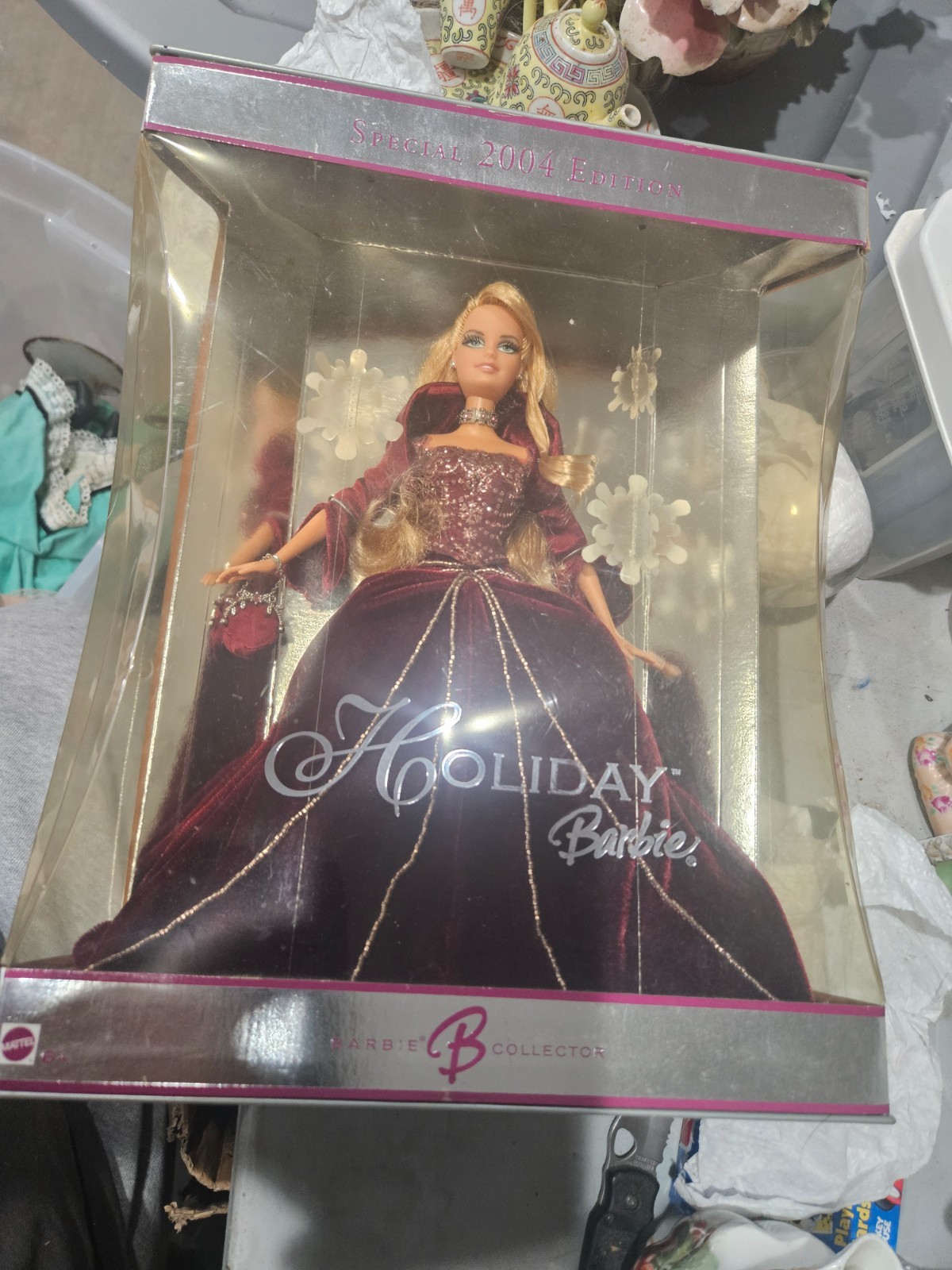 2004 Holiday Edition Barbie burgundy/rose velvet gown in box 2004 Holiday Edition Barbie burgundy/rose velvet gown in box