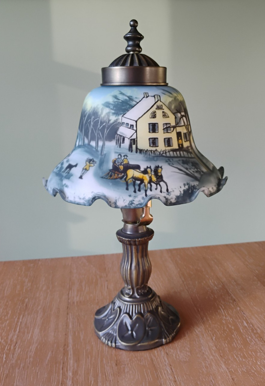 Vintage 2002 Currier and Ives American Winter Scence Glass Shade Accent Lamp 12\