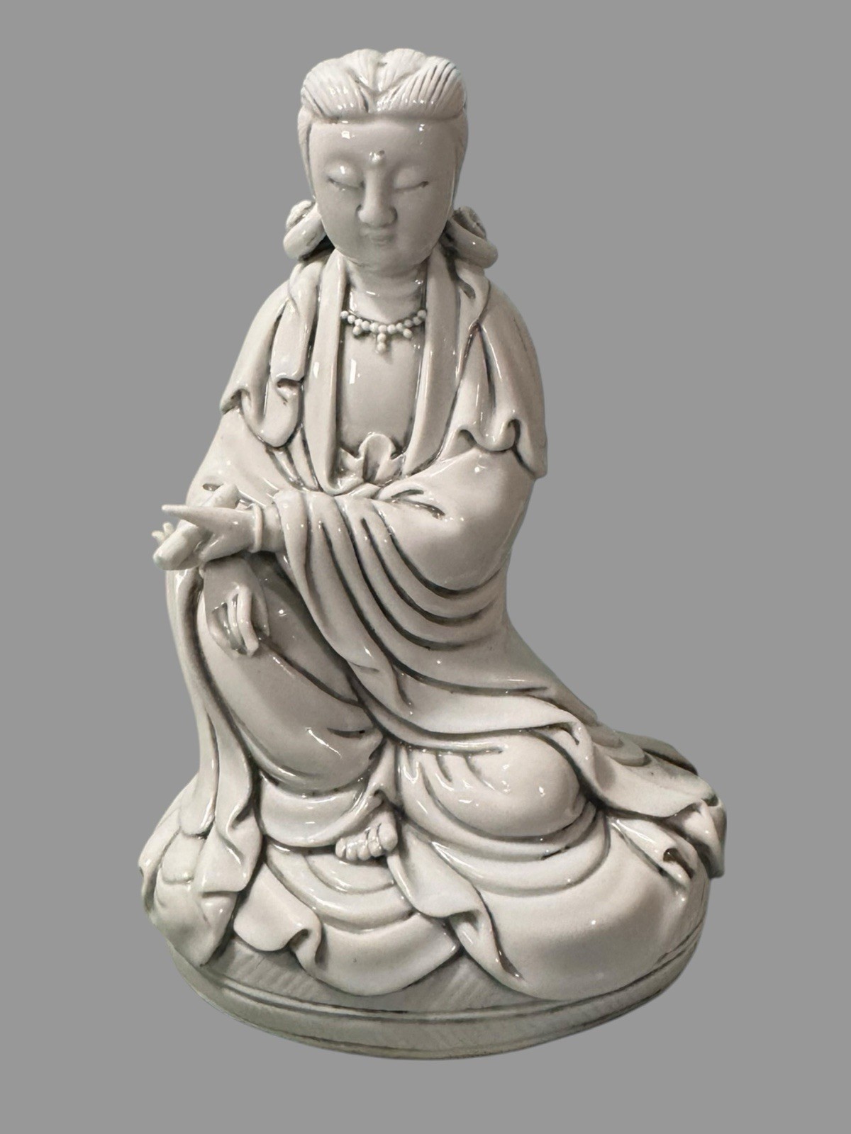 Chinese Blanc de Chine Style Porcelain Guanyin Kwan Yin Seated Figure 7”