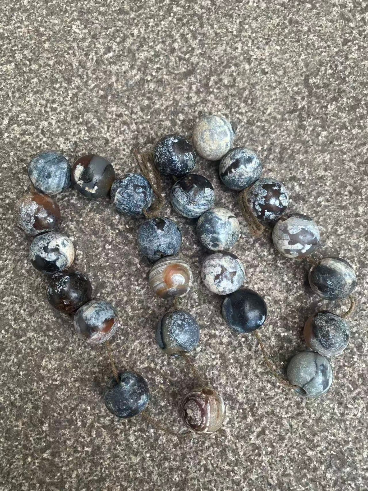 2Pcs Lovely Tibetan Natural Old Agate Dzi 20mm Round Beads Prayer Bracelets