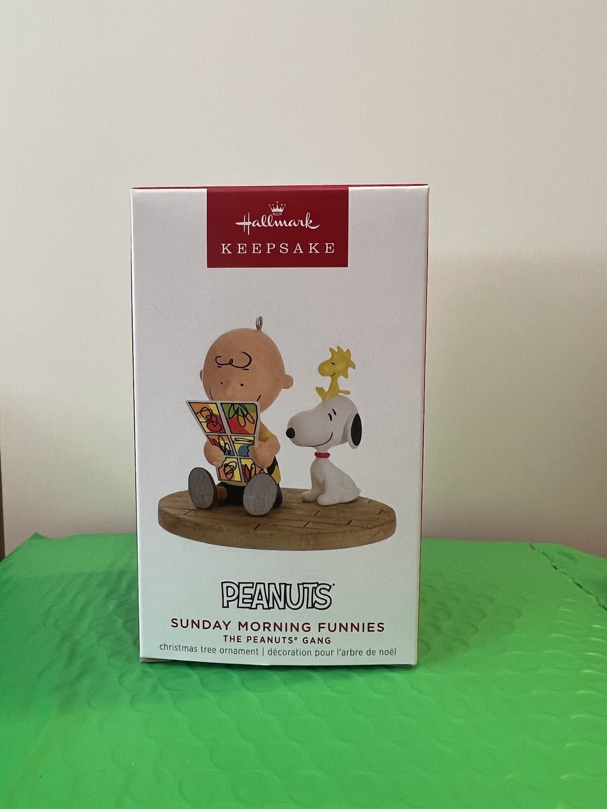 HALLMARK ORNAMENT 2023   PEANUTS SUNDAY MORNING FUNNIES - THE PEANUTS GANG
