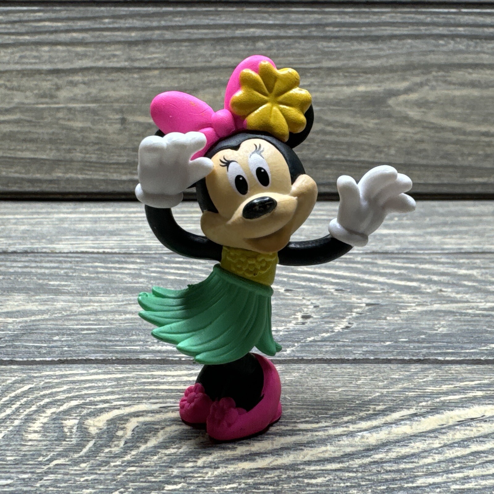 Disney Junior Mickey Mouse Clubhouse Minnie Hulu Skirt Plastic Figure 2.5”