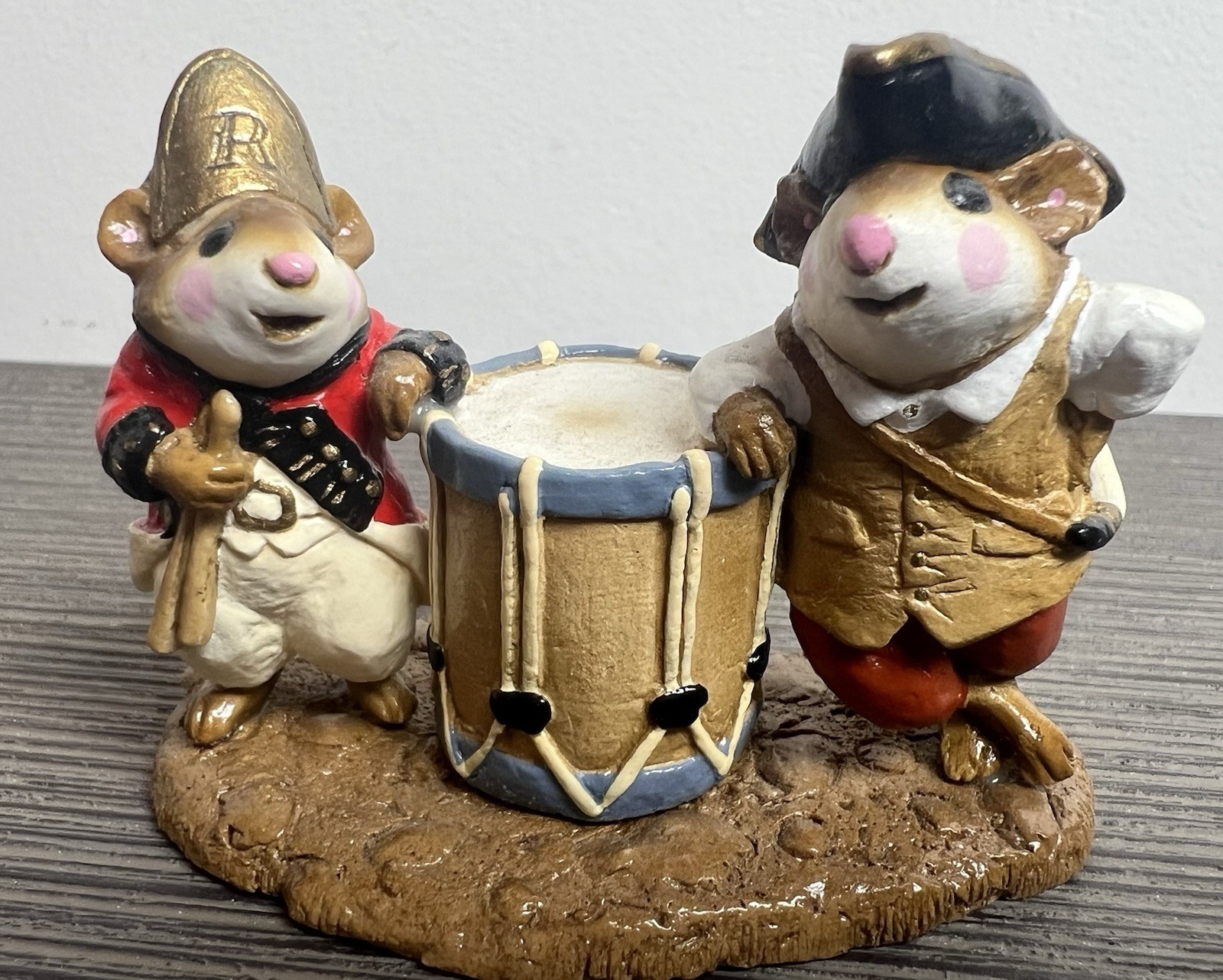 Wee Forest Folk Concord Minute Mouse Red Coat  MM-9 1981 William Petersen 
