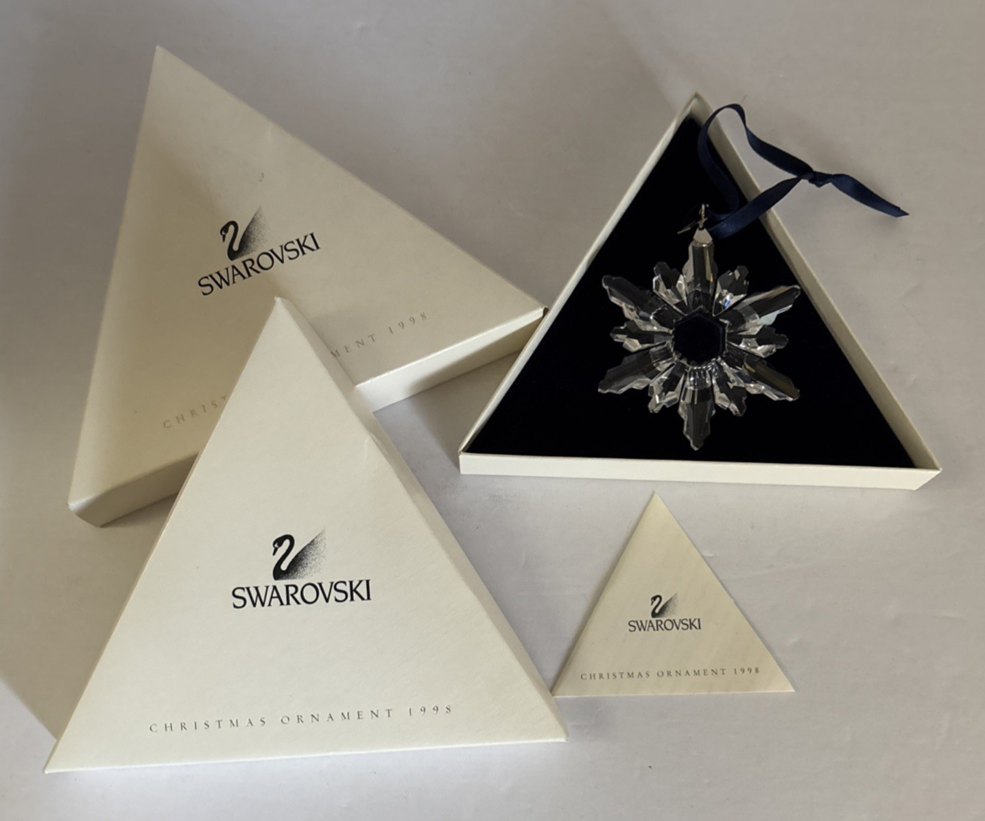 VINTAGE SWAROVSKI 1998 CRYSTAL SNOWFLAKE ORNAMENT 22037 WITH BOX & COA VINTAGE SWAROVSKI 1998 CRYSTAL SNOWFLAKE ORNAMENT 22037 WITH BOX & COA