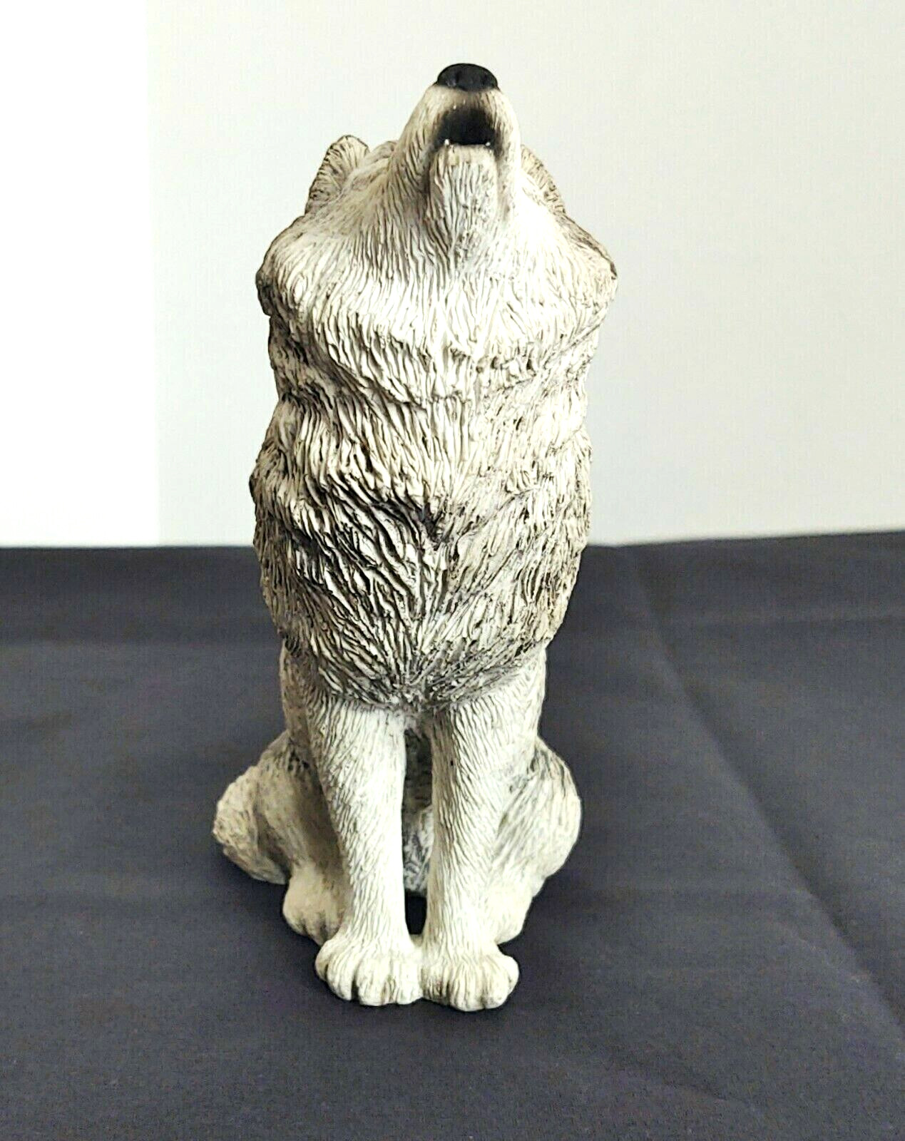 VTG GREY HOWLING WOLF FIGURINE SANDICAST