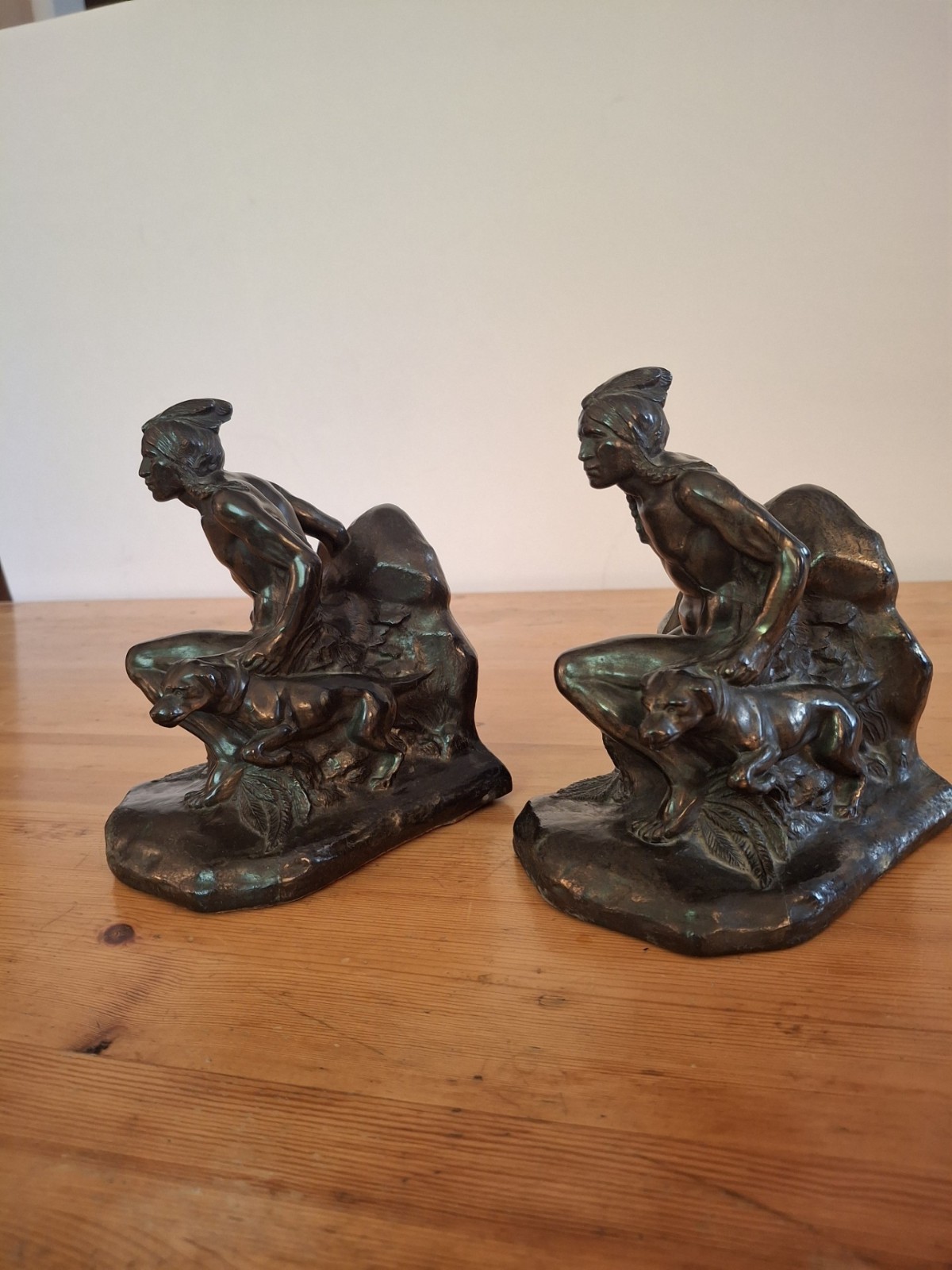 VINTAGE INDIAN WITH DOG METAL BOOKENDS