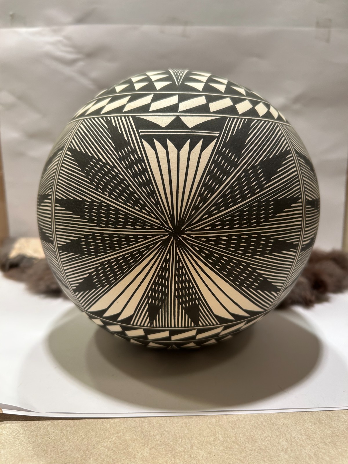 Native American Indian Art Pottery Seed Pot Vase Black White Acoma CHINO Native American Indian Art Pottery Seed Pot Vase Black White Acoma CHINO