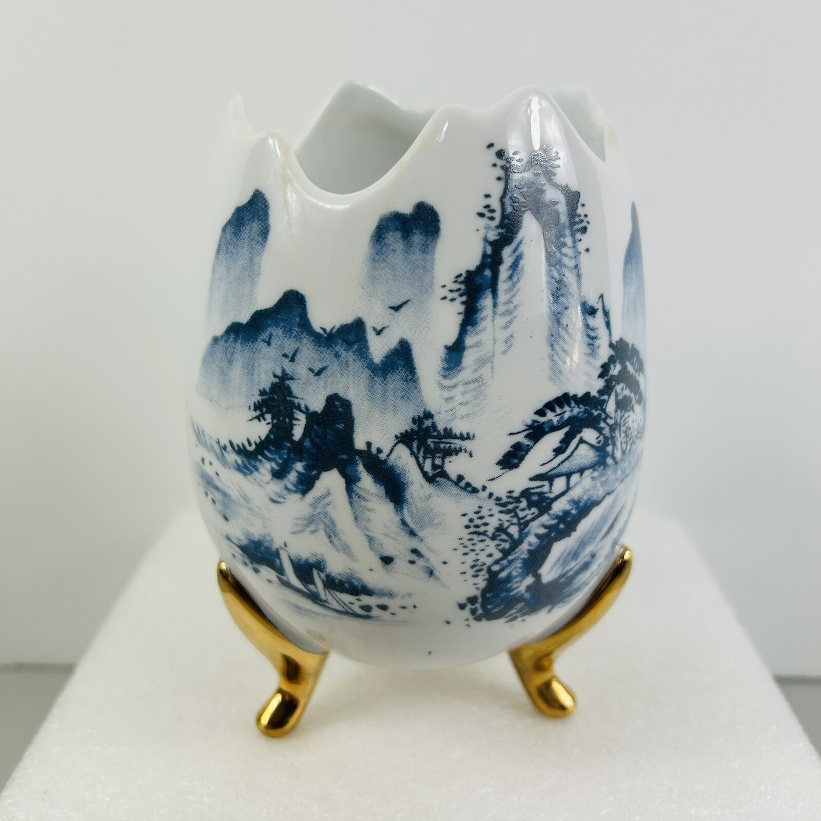 3-Footed Cracked Egg Chinese Vase Cup White Blue Landscape Gold 6\