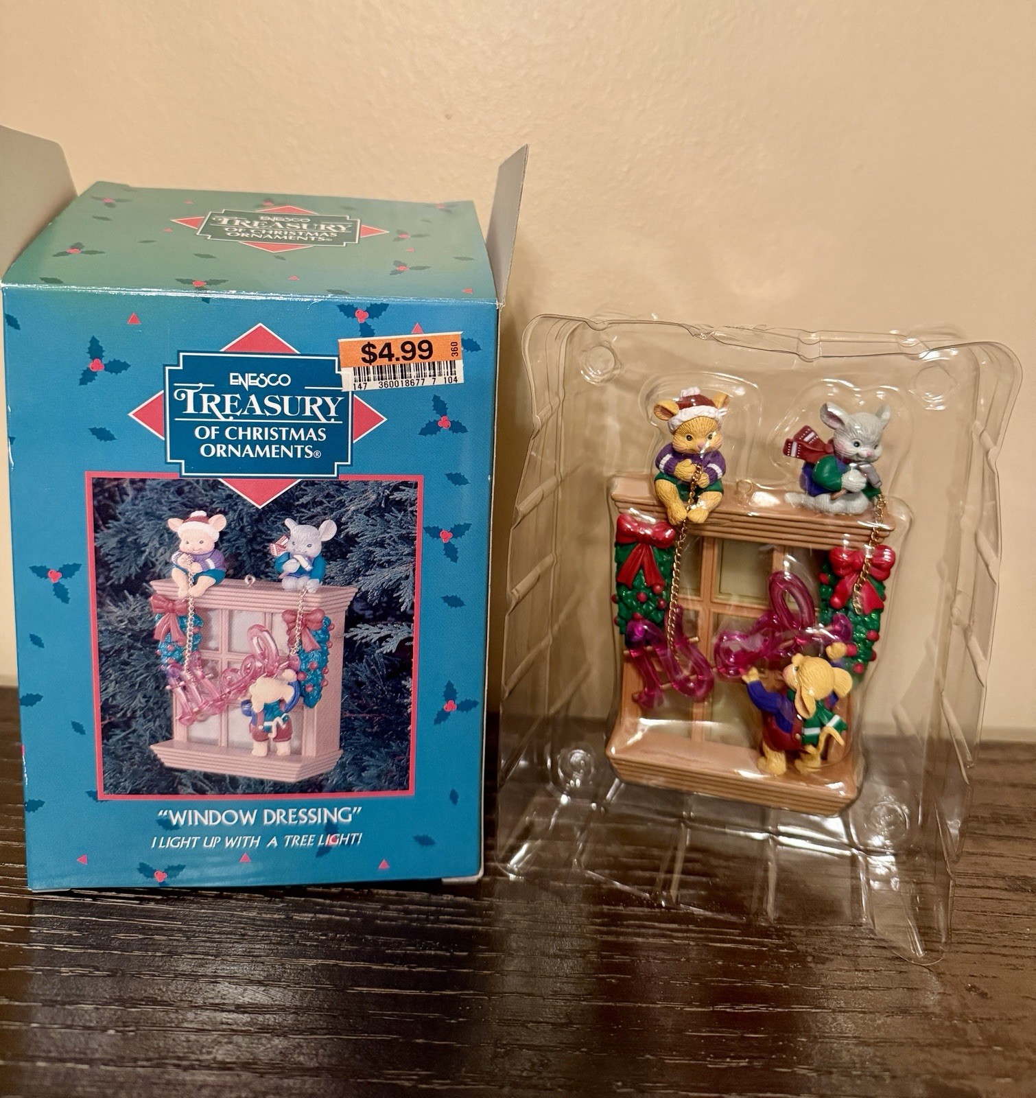  2002 Enesco Treasury of Christmas Ornament Window Dressing Mouse MIB 108742
